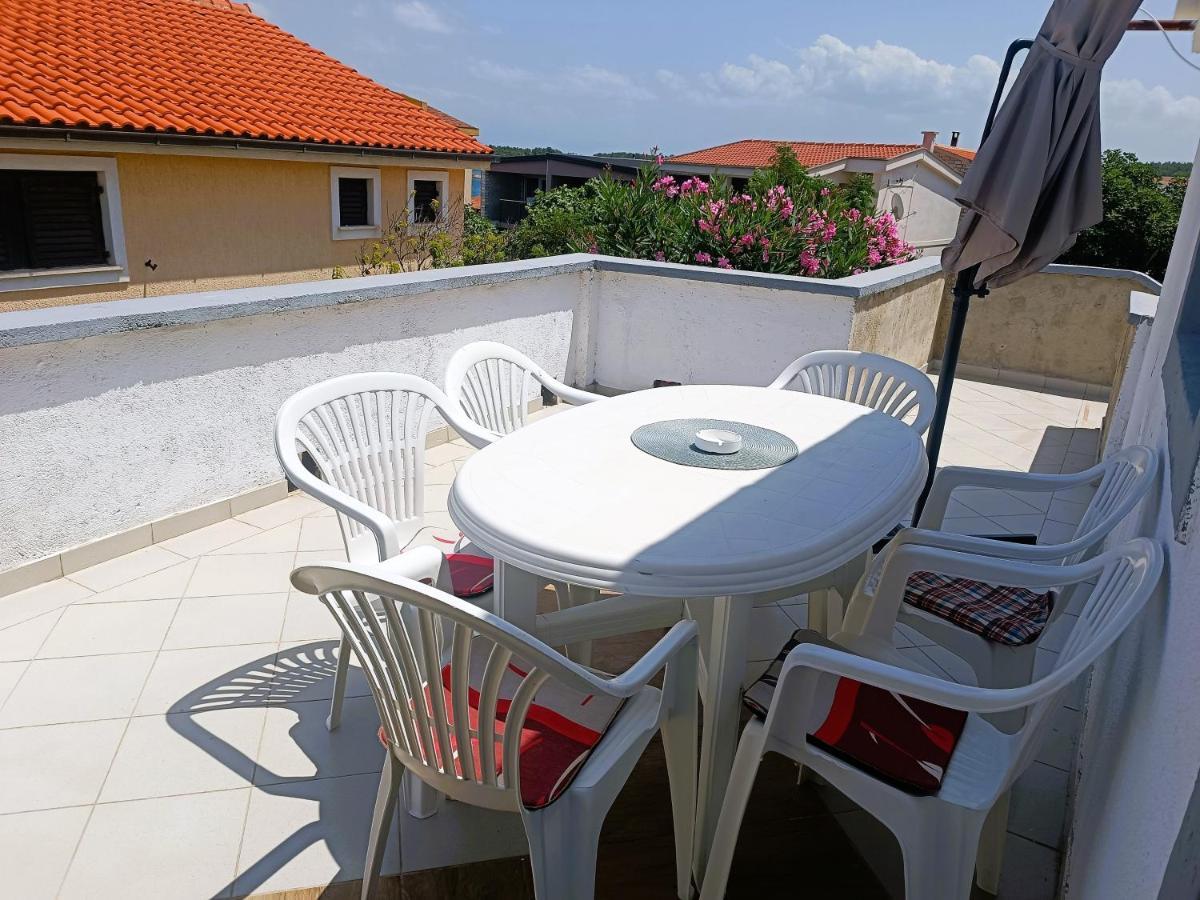 ויר Apartments Babic 50 Meters From The Beach מראה חיצוני תמונה