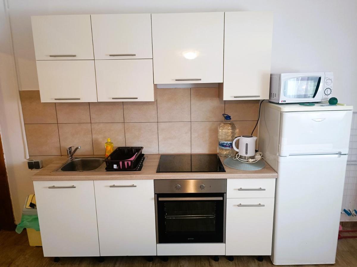 ויר Apartments Babic 50 Meters From The Beach מראה חיצוני תמונה