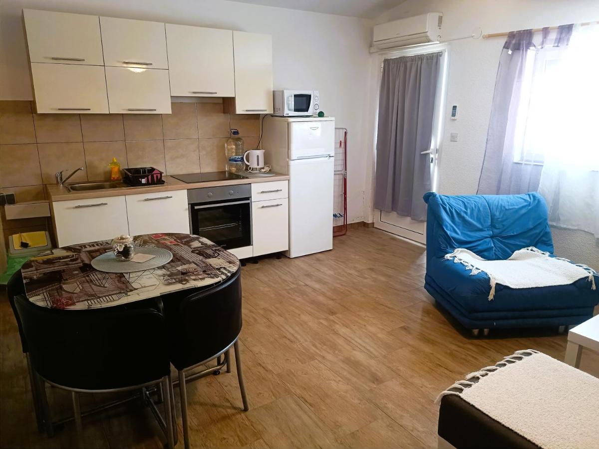 ויר Apartments Babic 50 Meters From The Beach מראה חיצוני תמונה