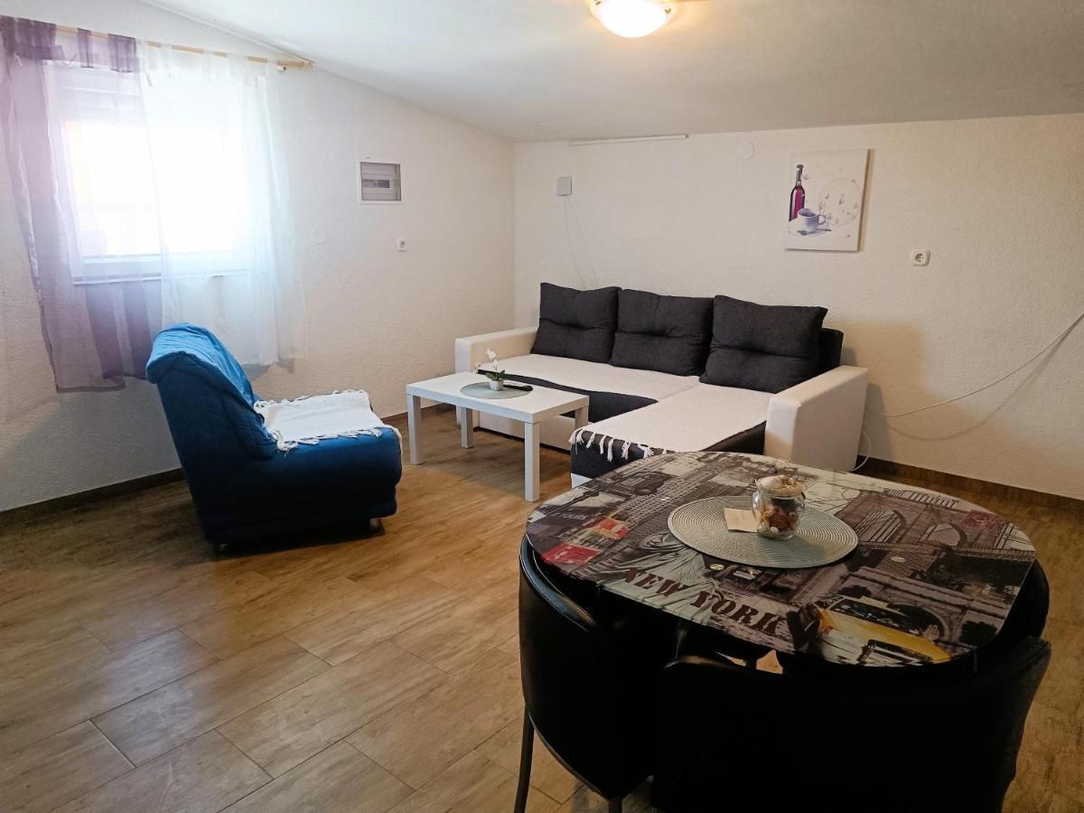 ויר Apartments Babic 50 Meters From The Beach מראה חיצוני תמונה