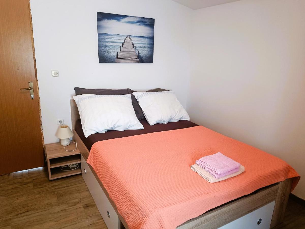 ויר Apartments Babic 50 Meters From The Beach מראה חיצוני תמונה