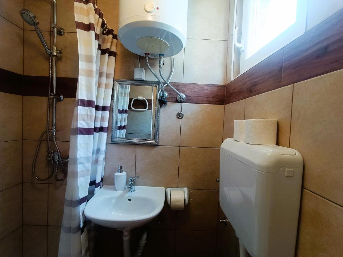 ויר Apartments Babic 50 Meters From The Beach מראה חיצוני תמונה