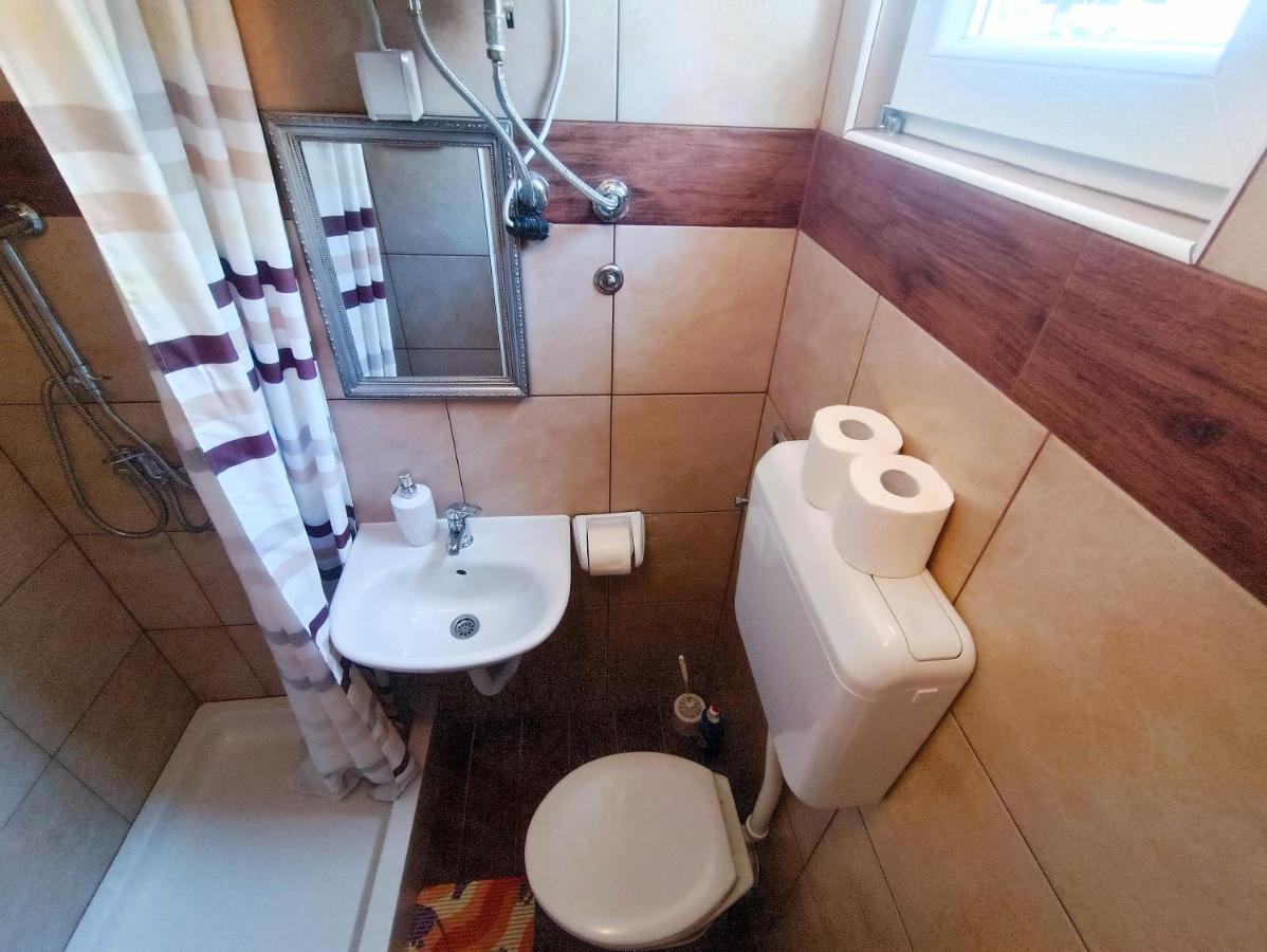 ויר Apartments Babic 50 Meters From The Beach מראה חיצוני תמונה