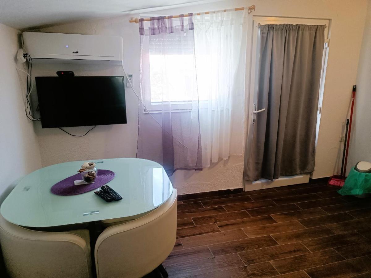 ויר Apartments Babic 50 Meters From The Beach מראה חיצוני תמונה